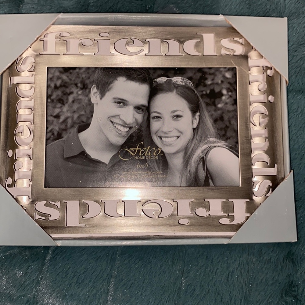 🆕Fetco metal die-cut 4x6 Friends frame
